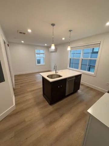 $2,600 | 238 Deer Street, Unit 307, Portsmouth, NH 03801