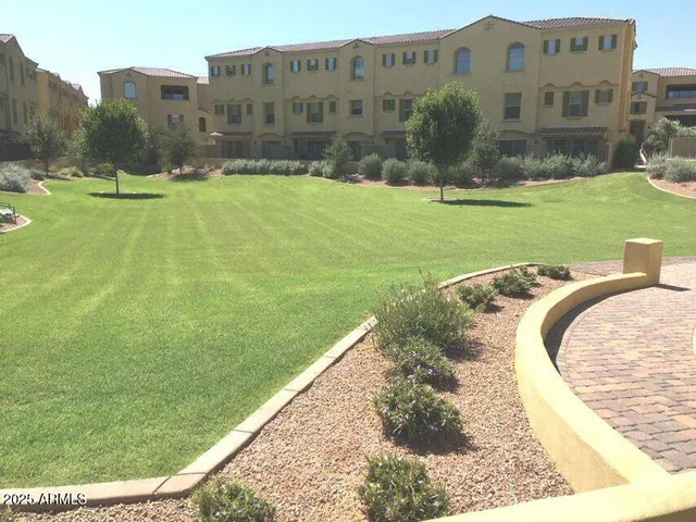 a view of a fountain in front of a building