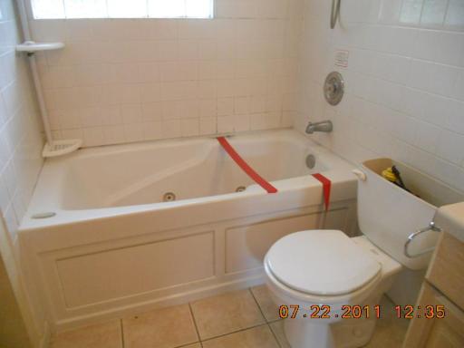 351 North Rohlwing Road Palatine, IL 60074 - Photo 5 of 11 a bathroom with a toilet and a bathtub