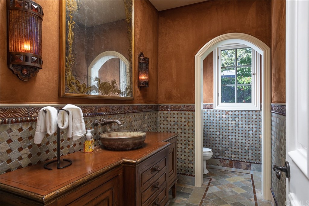 40 Smithcliffs Road Laguna Beach, CA 92651 - Photo 18 of 50 a bathroom with a sink a toilet and mirror
