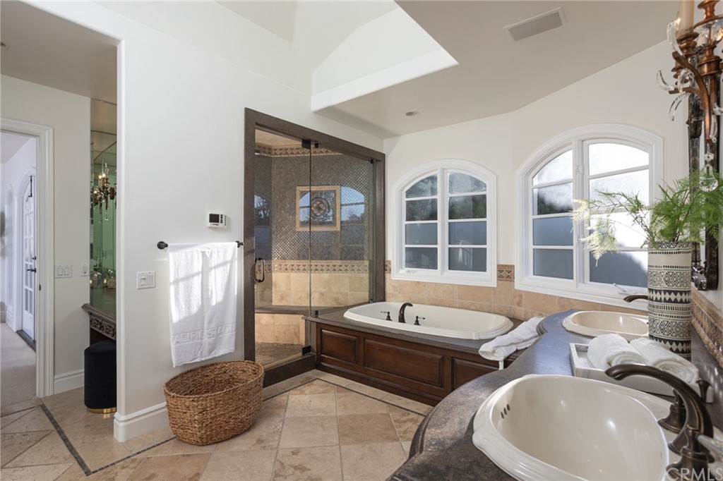 40 Smithcliffs Road Laguna Beach, CA 92651 - Photo 20 of 50 a bathroom with a tub sink and mirror