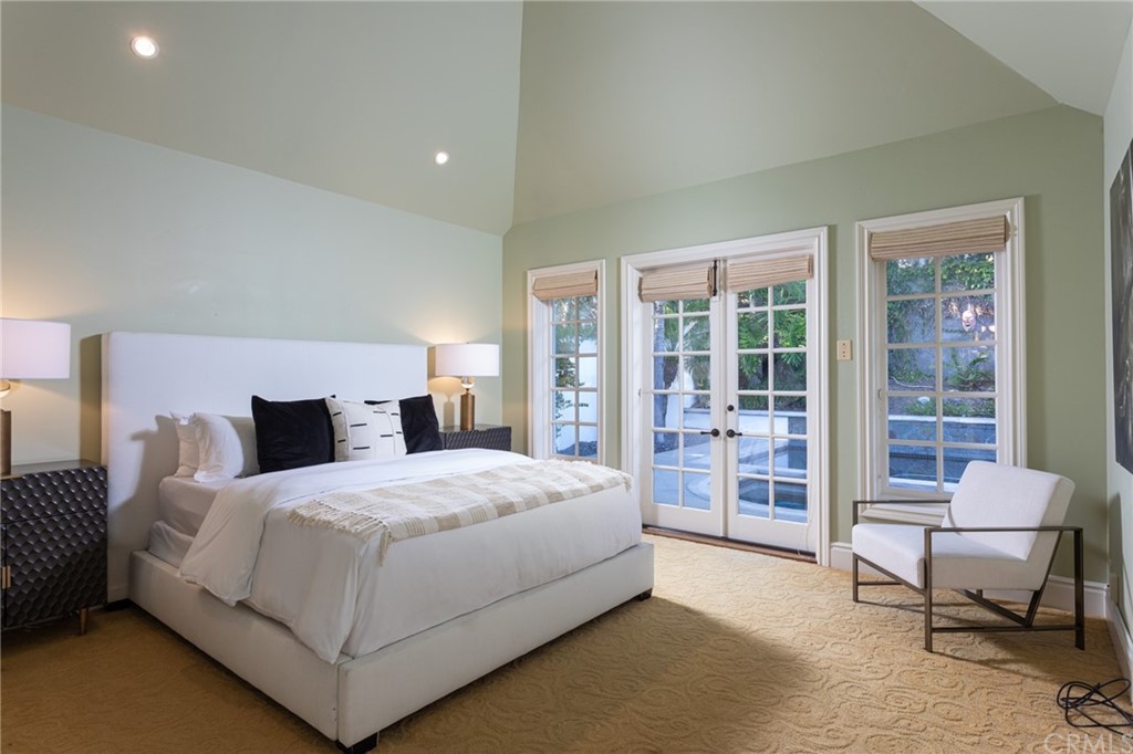 40 Smithcliffs Road Laguna Beach, CA 92651 - Photo 40 of 50 a bedroom with a bed and a chair