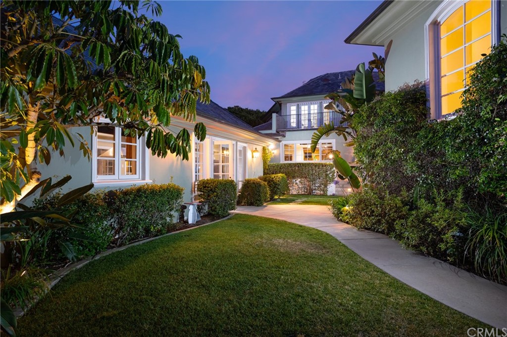 40 Smithcliffs Road Laguna Beach, CA 92651 - Photo 4 of 50 a view of house in front of a yard with potted plants and large trees