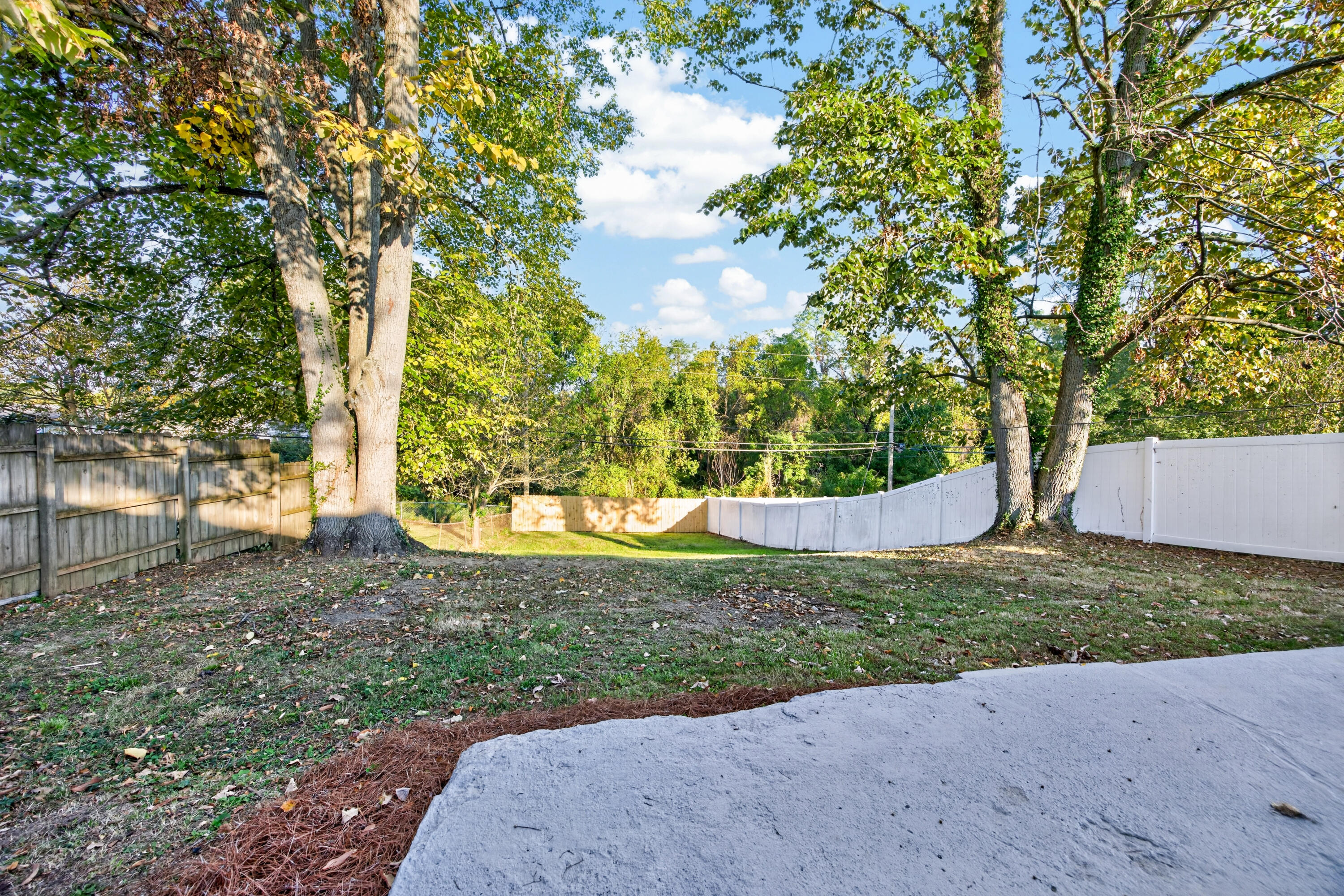 3750 Autumn Road Elsmere, KY 41018 - Photo 28 of 29 Patio with fenced in yard