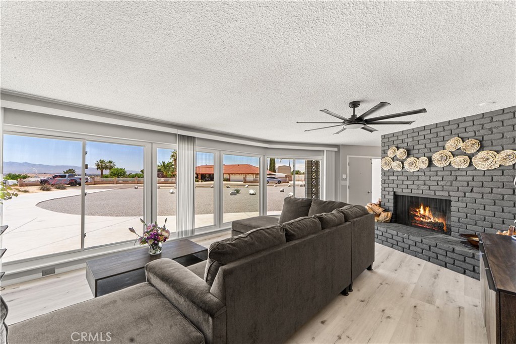 15103 Kinai Road Apple Valley, CA 92307 - Photo 7 of 38