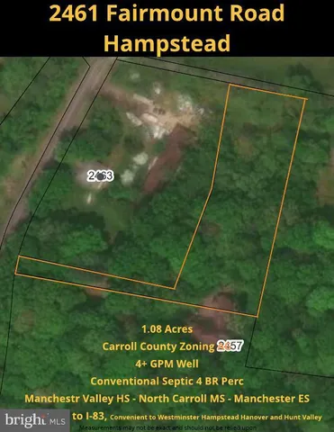 a view of a back yard