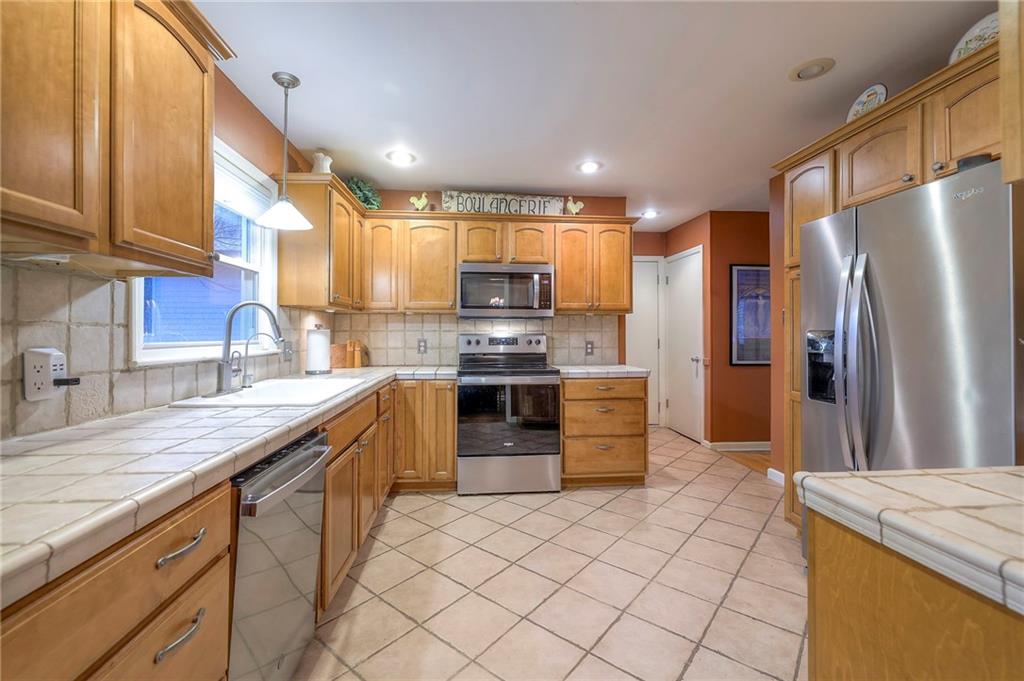 4811 West 65th Terrace Prairie Village, KS 66208 - Photo 8 of 29