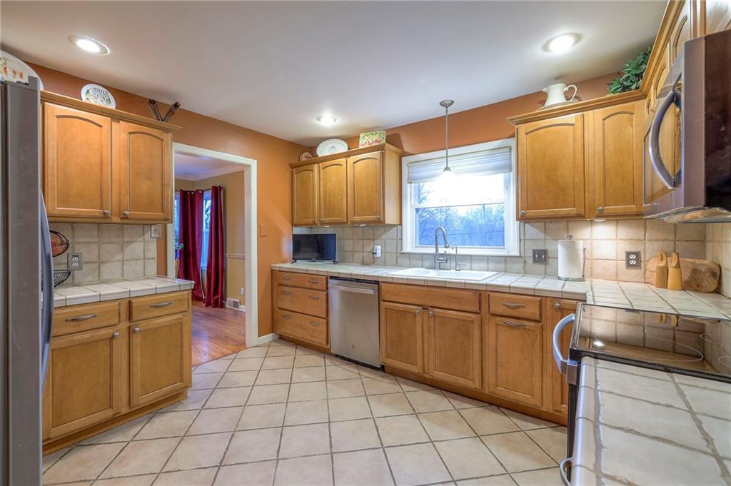 4811 West 65th Terrace Prairie Village, KS 66208 - Photo 9 of 29