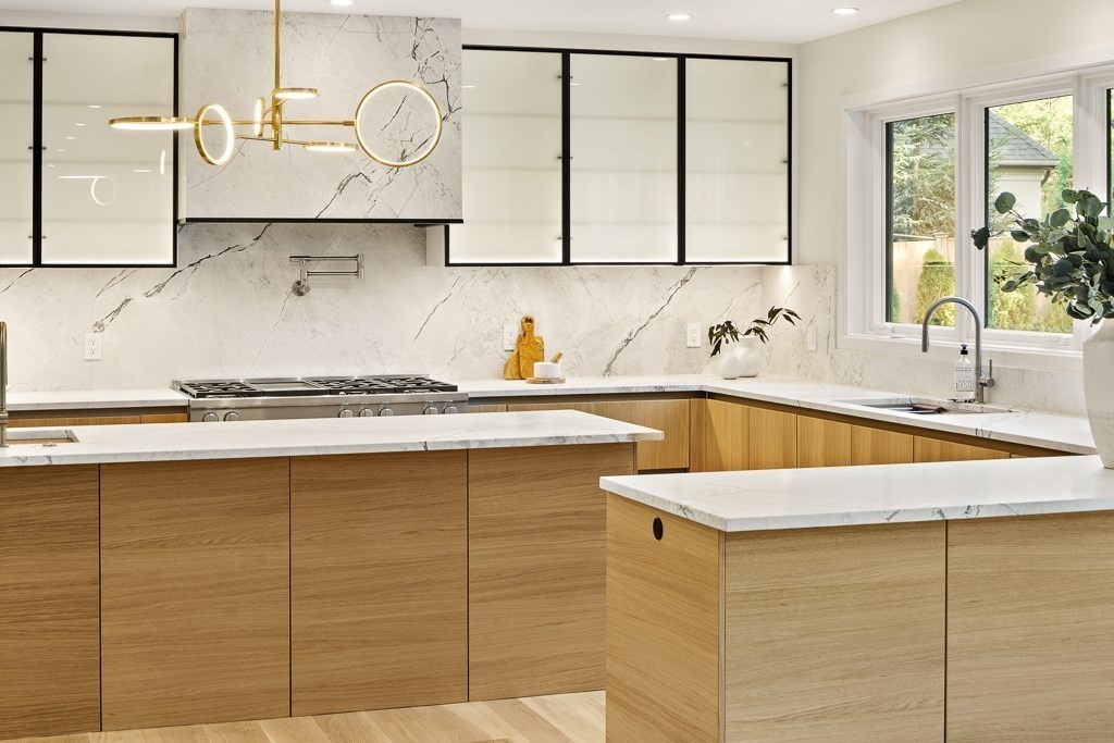 115 Mandalay Road Newton, MA 02459 - Photo 8 of 27 a bathroom with a sink and a bathtub