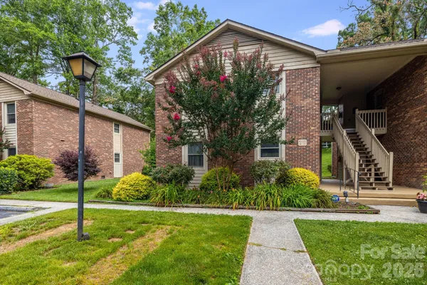 $269,500 | 1325 4th Avenue West, Hendersonville, NC 28739