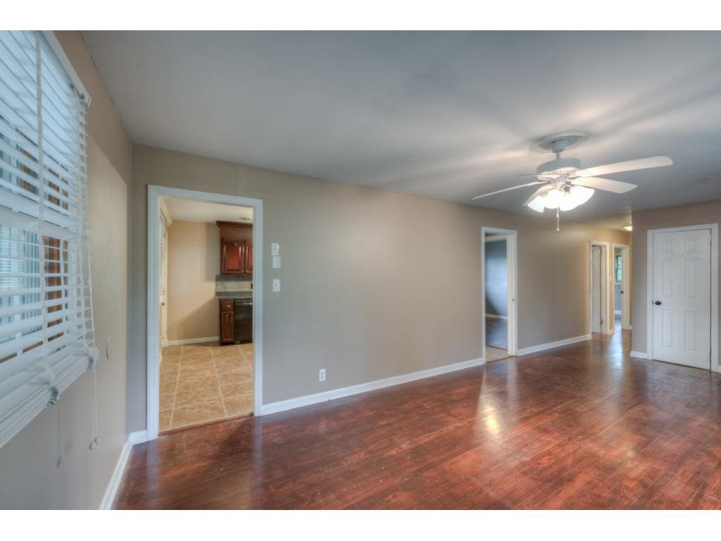 438 Sioux Road Bristol, VA 24201 - Photo 4 of 21 Photo 4