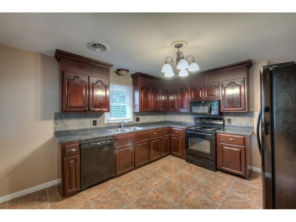 438 Sioux Road Bristol, VA 24201 - Photo 5 of 21 Photo 5