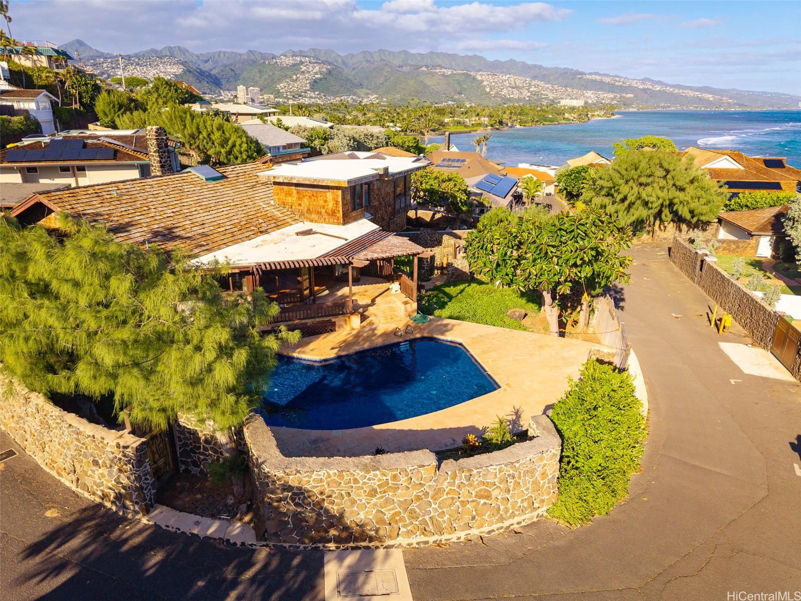 4134 Black Point Road Honolulu, HI 96816 - Photo 19 of 25 a view of an ocean view