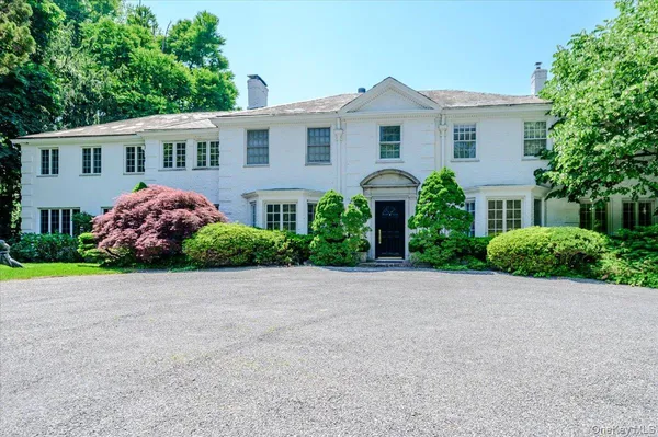 $5,000,000 | 126 Station Road, Great Neck, NY 11023