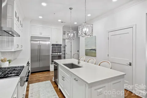$1,300,000 | 2251 Selwyn Avenue, Unit 102, Charlotte, NC 28207