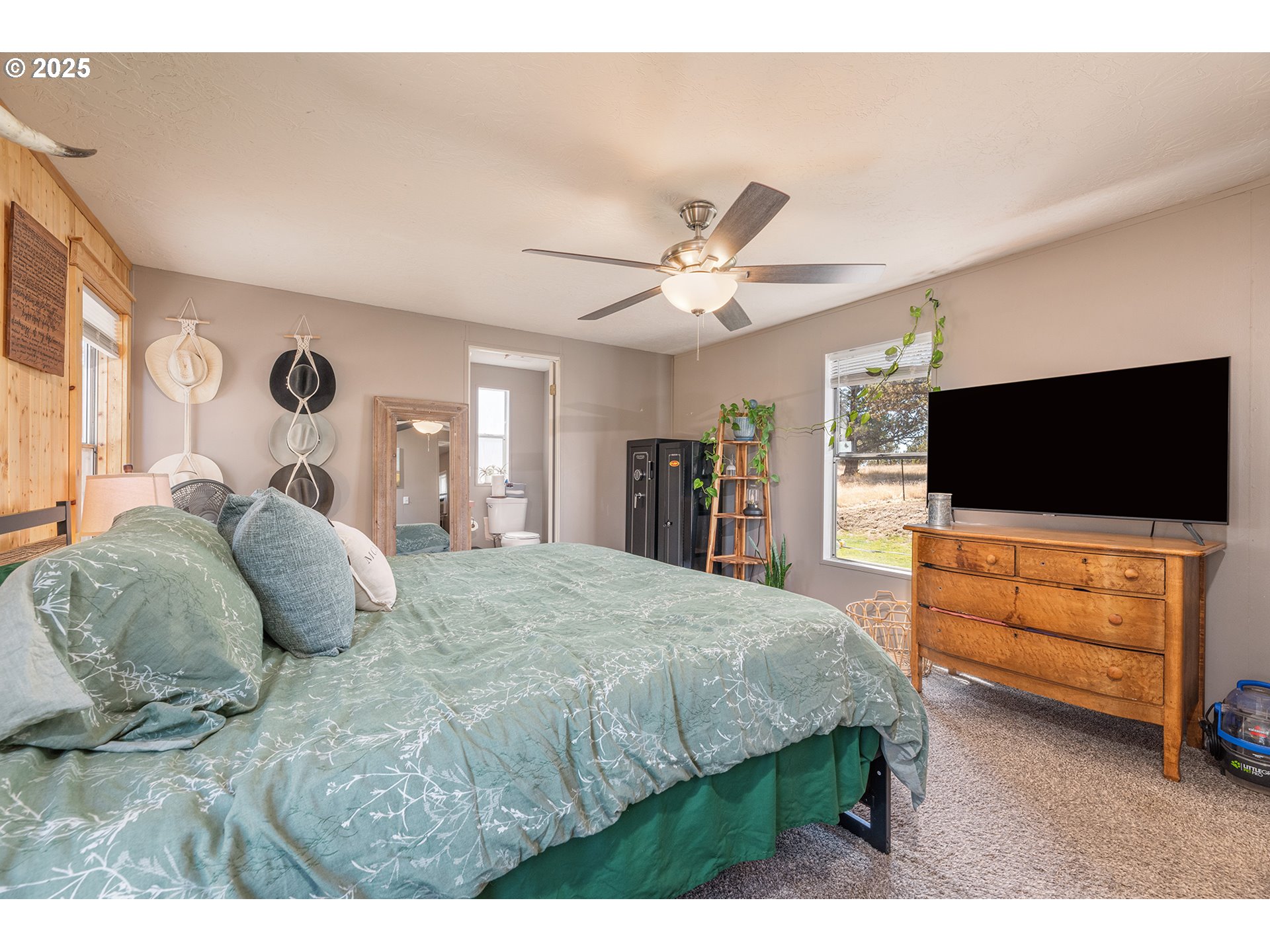 13406 Southwest Oasis Court Terrebonne, OR 97760 - Photo 15 of 48 a spacious bedroom with a bed and a flat screen tv