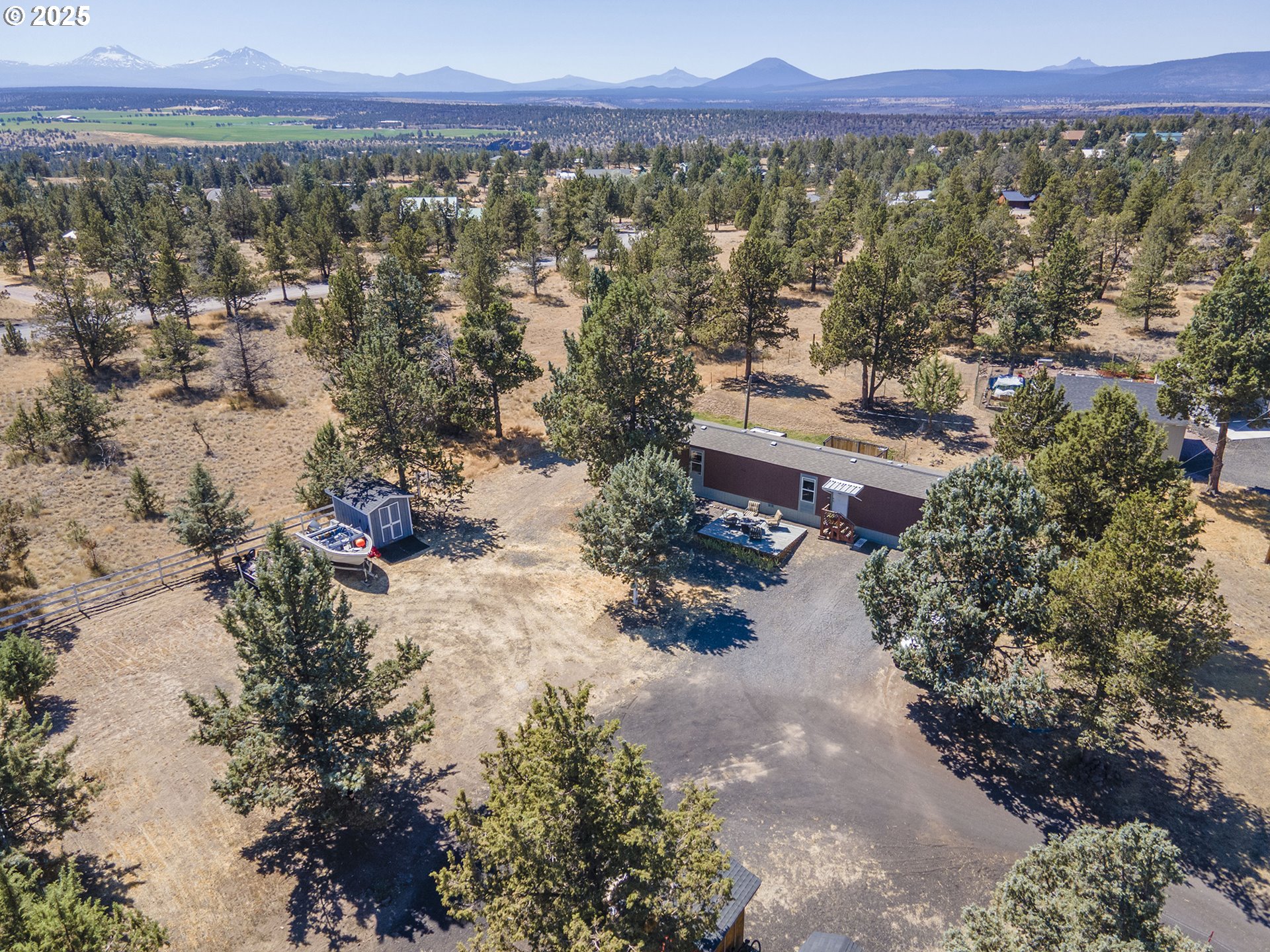 13406 Southwest Oasis Court Terrebonne, OR 97760 - Photo 32 of 48 a view of a city with mountains in the background
