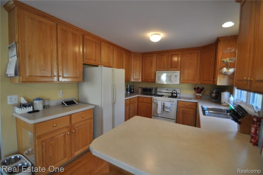 1198 Grace Avenue Rochester, MI 48309 - Photo 8 of 36 8.JPG