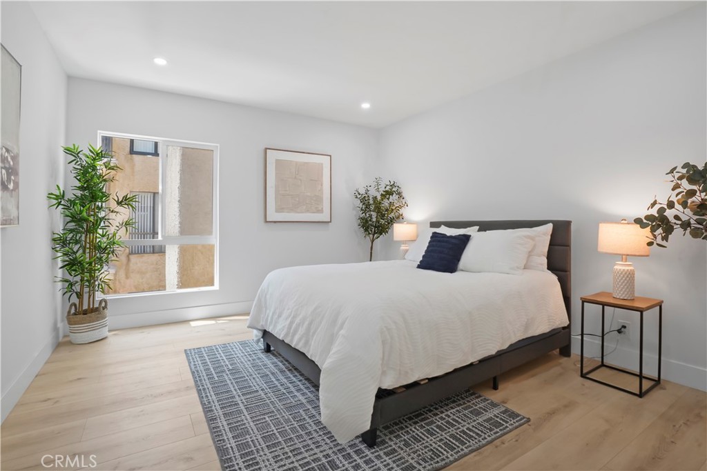 1730 Camino Palmero Street, Unit 316 Los Angeles, CA 90046 - Photo 17 of 27 a bedroom with a large bed and a window