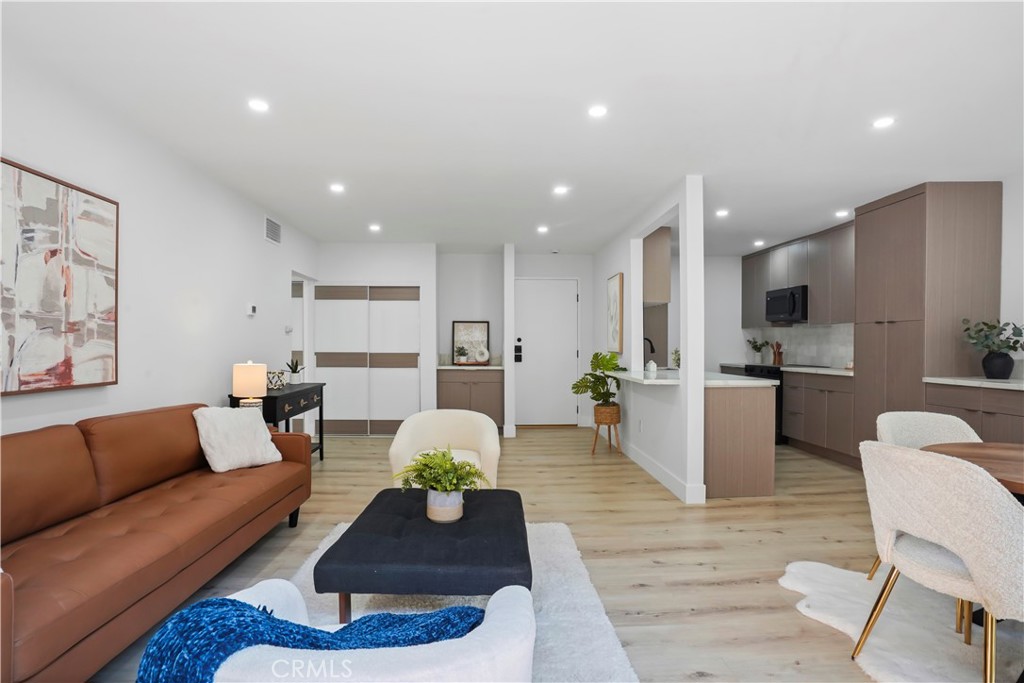 1730 Camino Palmero Street, Unit 316 Los Angeles, CA 90046 - Photo 20 of 27 a living room with furniture kitchen and a table