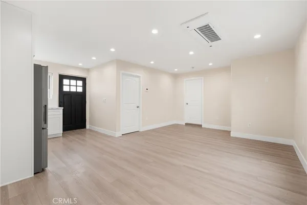 $2,300 | 19949 Lassen Street, Chatsworth, CA 91311