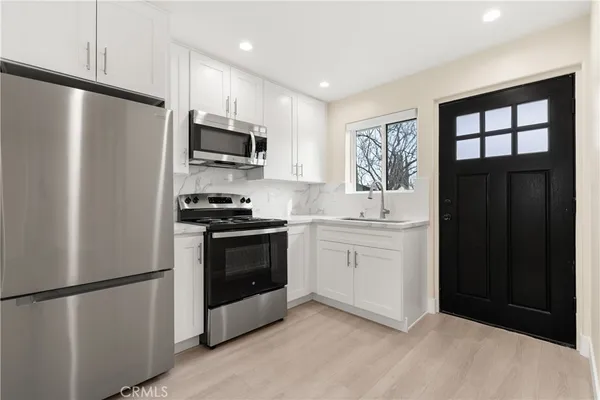 $2,300 | 19949 Lassen Street, Chatsworth, CA 91311
