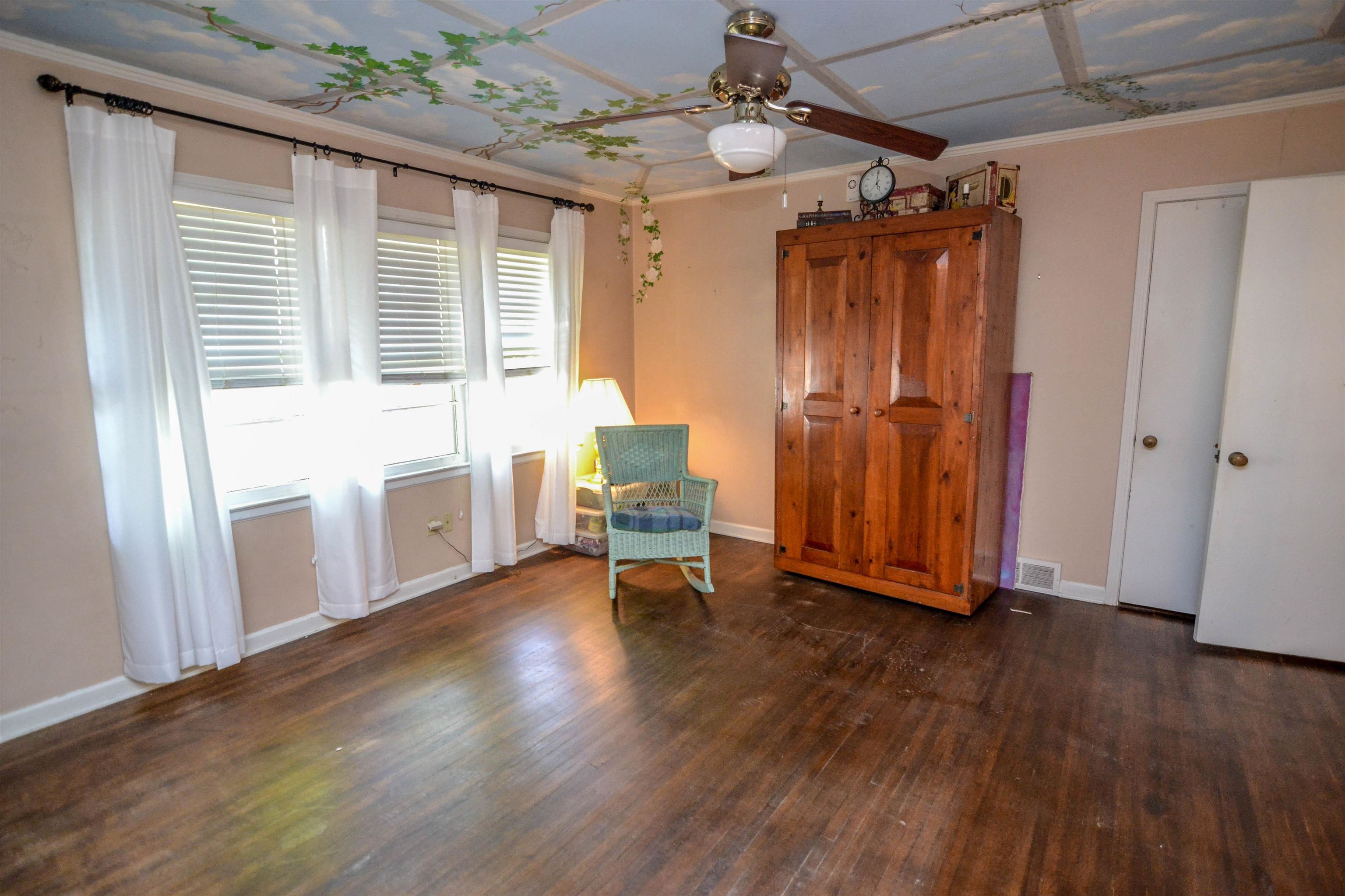 4686 Willow Road Memphis, TN 38117 - Photo 9 of 25 a view of a livingroom with furniture and a window