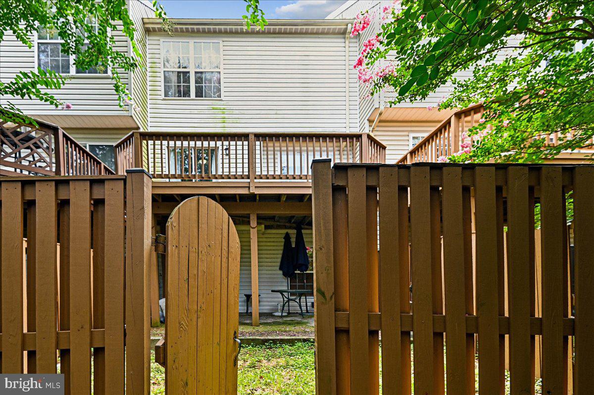 706 Howards Loop Annapolis, MD 21401 - Photo 35 of 40 EXTERIOR REAR