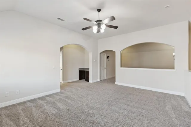 a view of a livingroom with a ceiling fan
