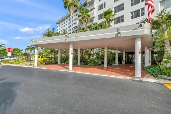 $275,000 | 3800 Hillcrest Drive, Unit 422, Hollywood, FL 33021