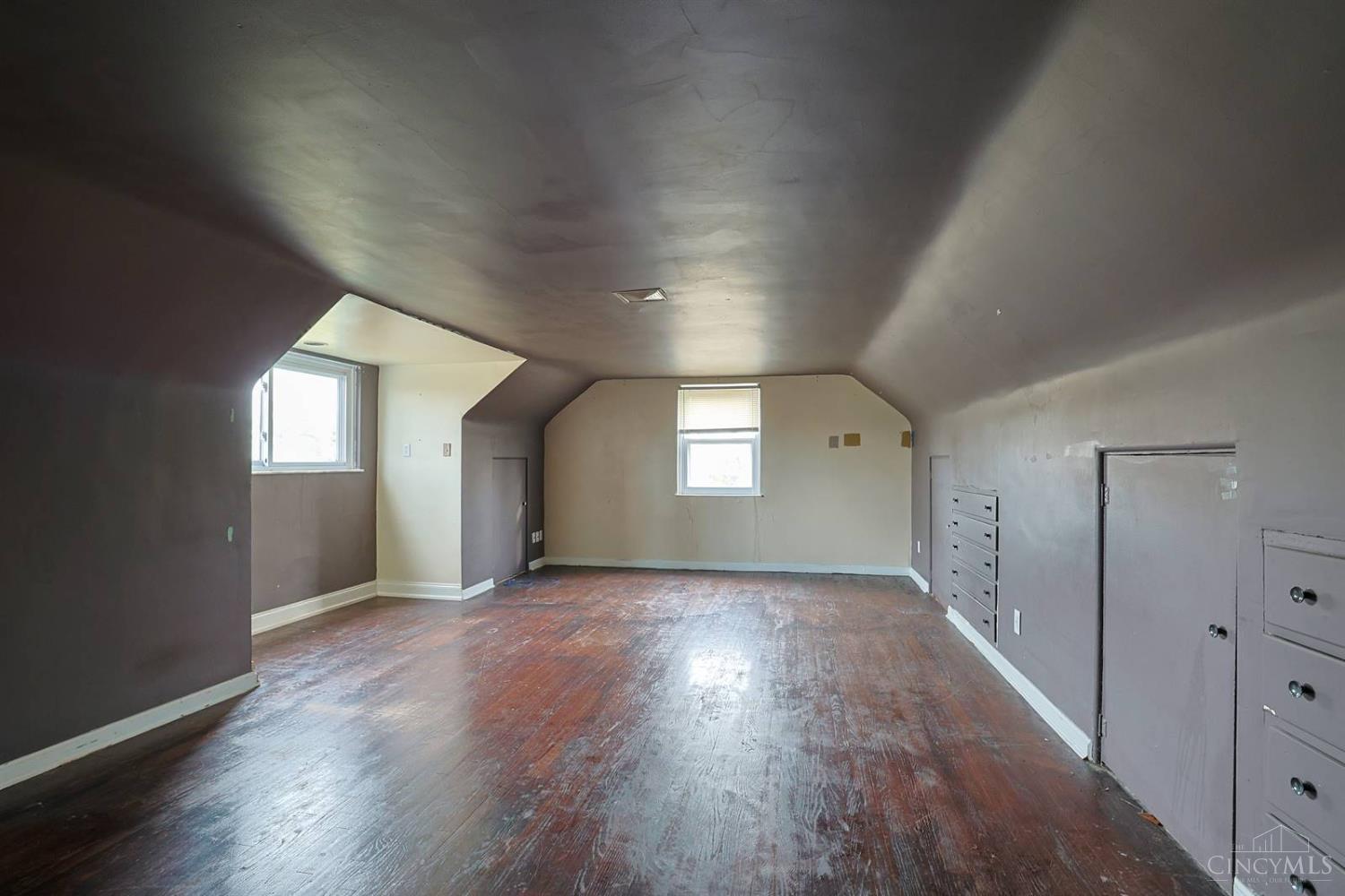 5220 Valley Ridge Road Cincinnati, OH 45247 - Photo 15 of 31 Gallery Image 15