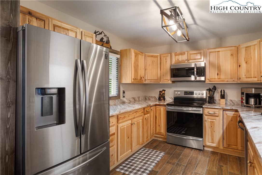 128 Hawthorn Road Beech Mountain, NC 28604 - Photo 14 of 46