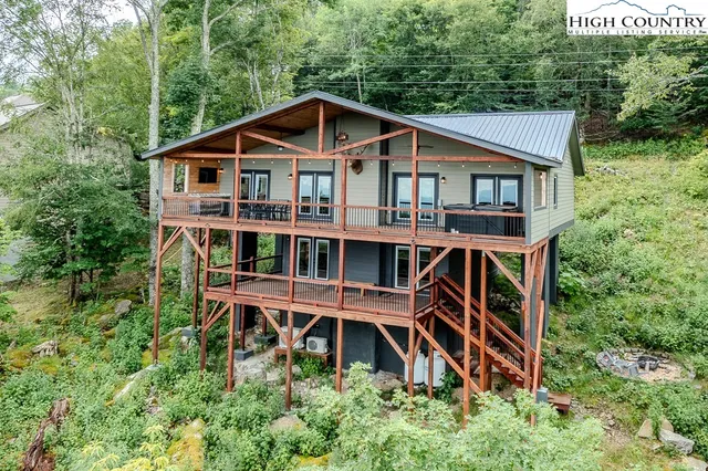 $795,000 | 128 Hawthorn Road, Beech Mountain, NC 28604