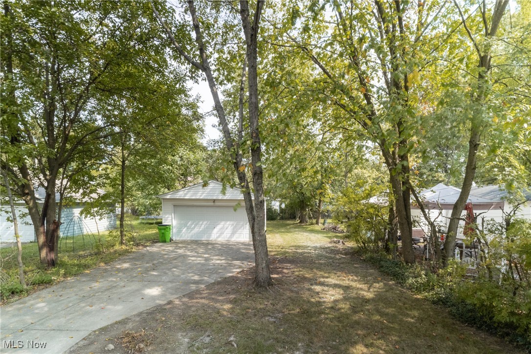 1319 Plainfield Road Cleveland, OH 44121 - Photo 45 of 49 Garage and backyard