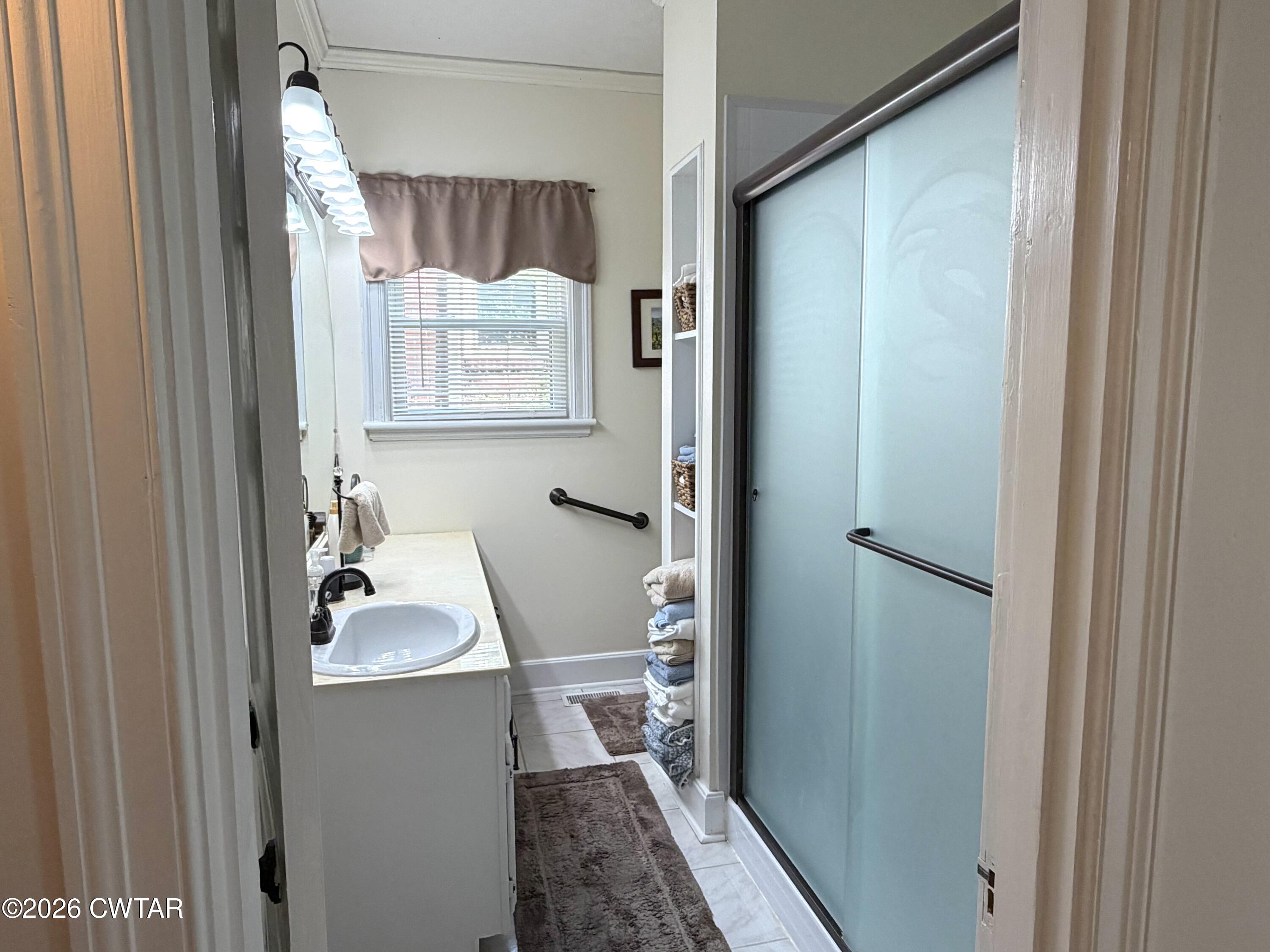 415 Division Avenue Jackson, TN 38301 - Photo 19 of 43 415 Hall Bath