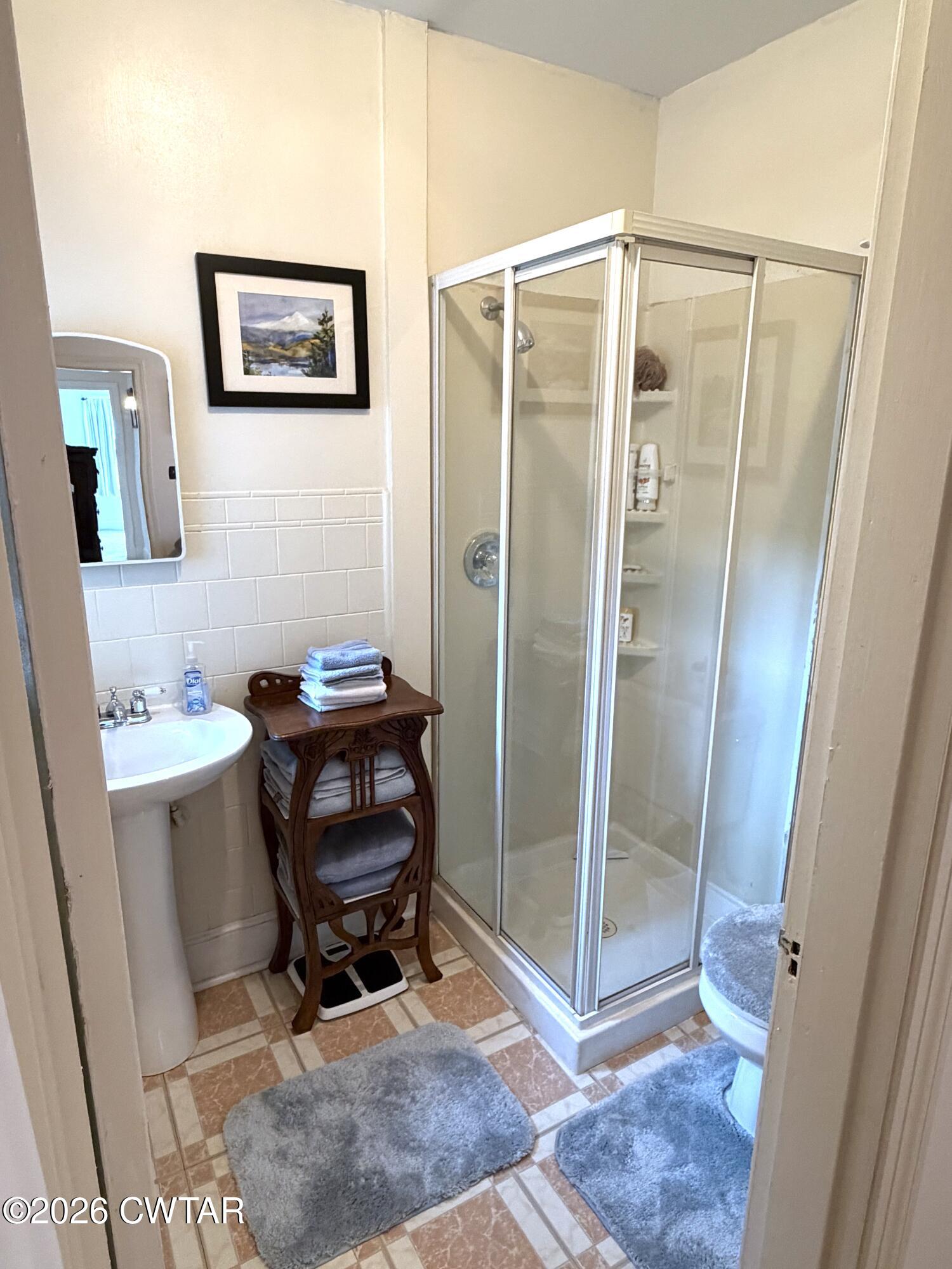 415 Division Avenue Jackson, TN 38301 - Photo 27 of 43 415 Master Bath