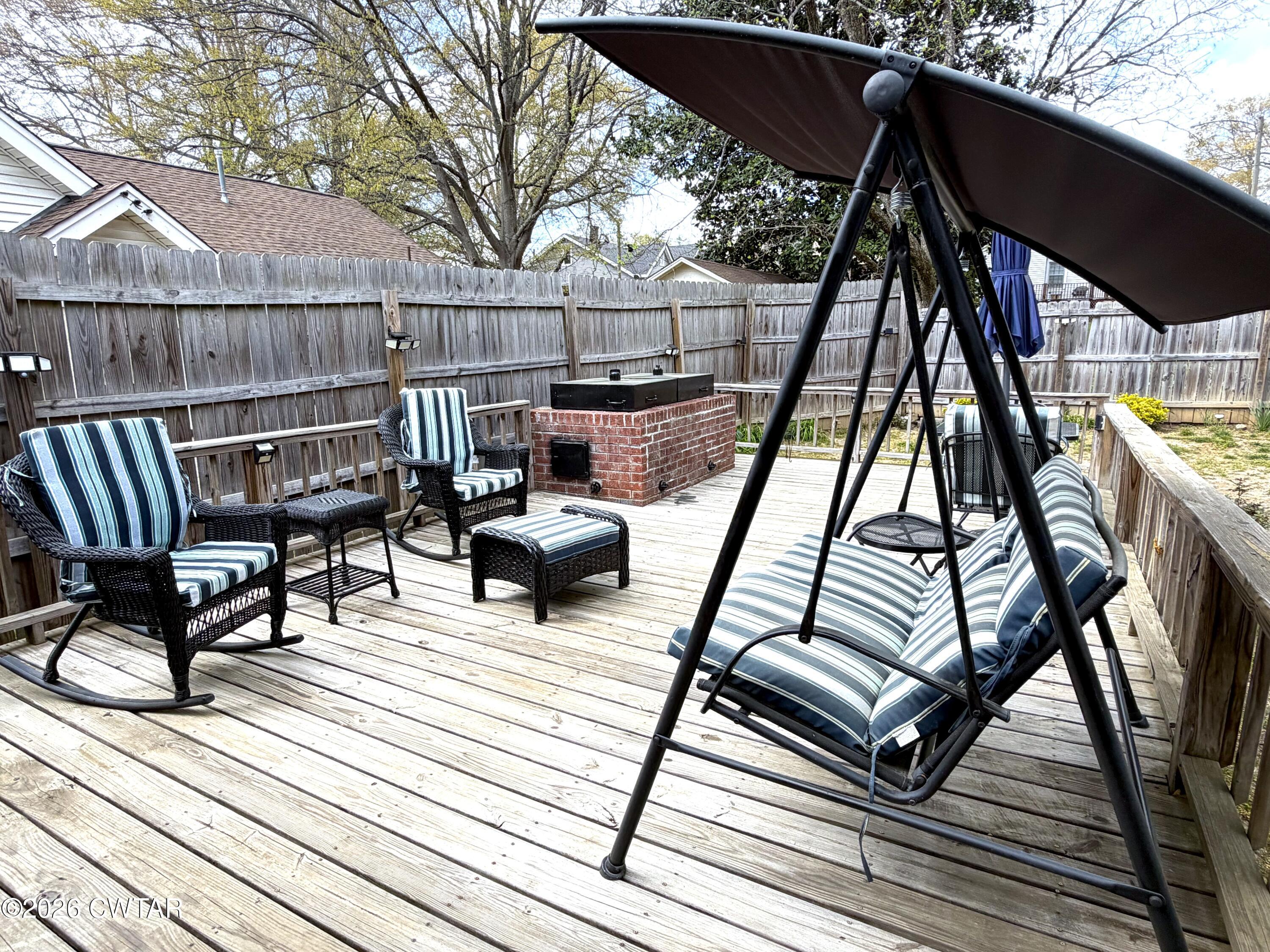 415 Division Avenue Jackson, TN 38301 - Photo 29 of 43 415 Full Deck from Right