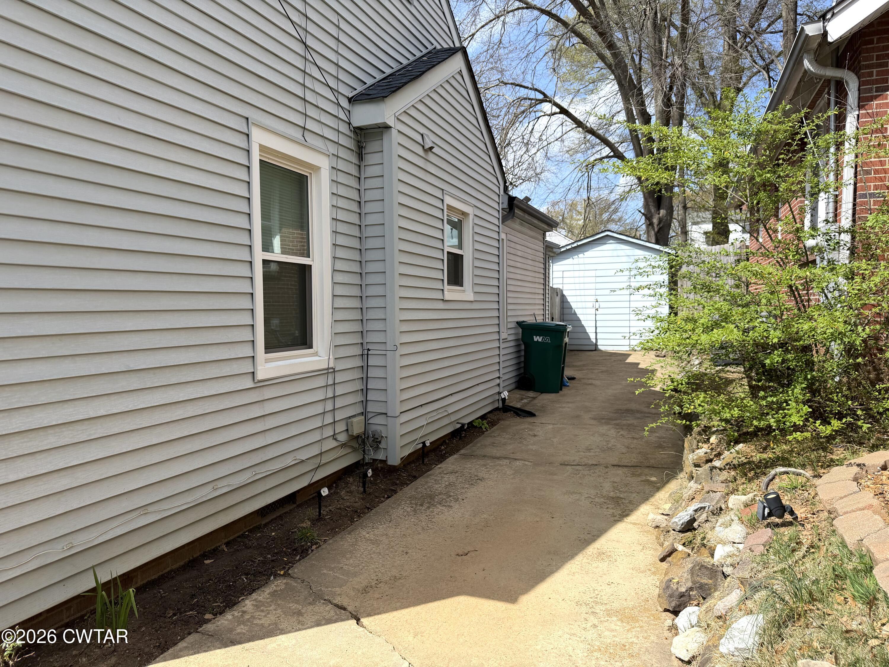 415 Division Avenue Jackson, TN 38301 - Photo 35 of 43 415 Driveway