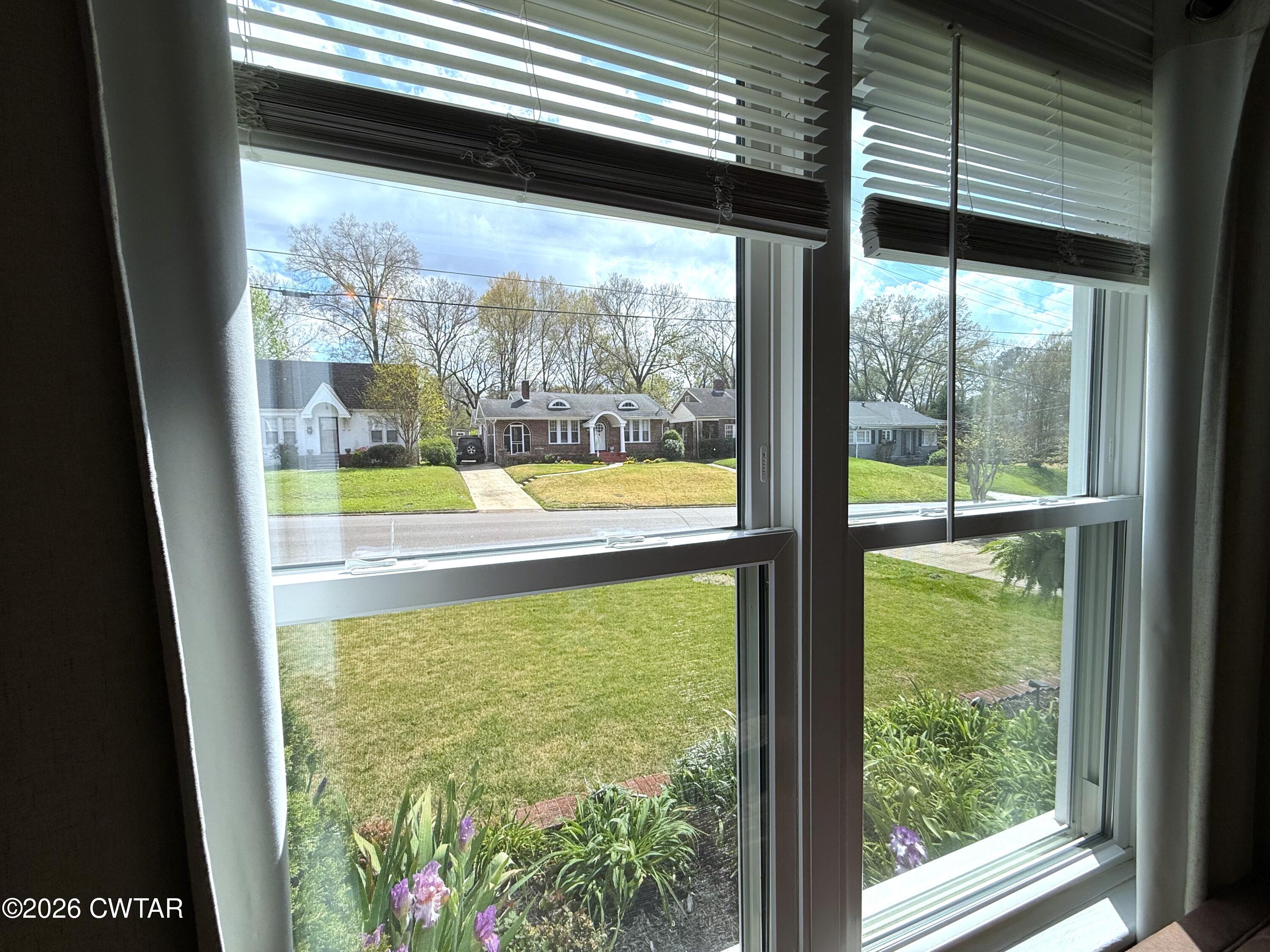 415 Division Avenue Jackson, TN 38301 - Photo 5 of 43 415 Street View from Living
