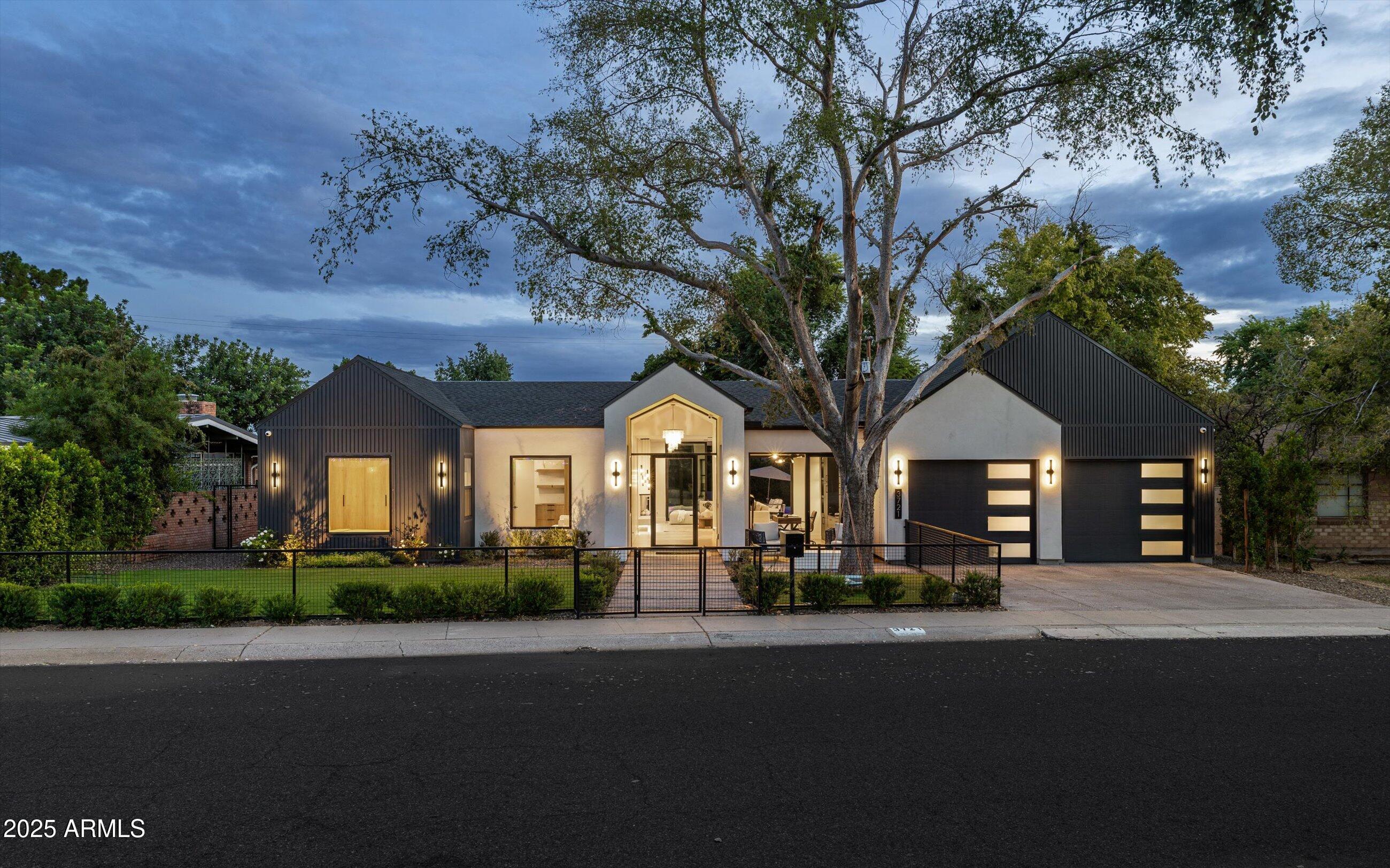 3721 East Piccadilly Road Phoenix, AZ 85018 - Photo 2 of 54 a front view of house with yard and green space