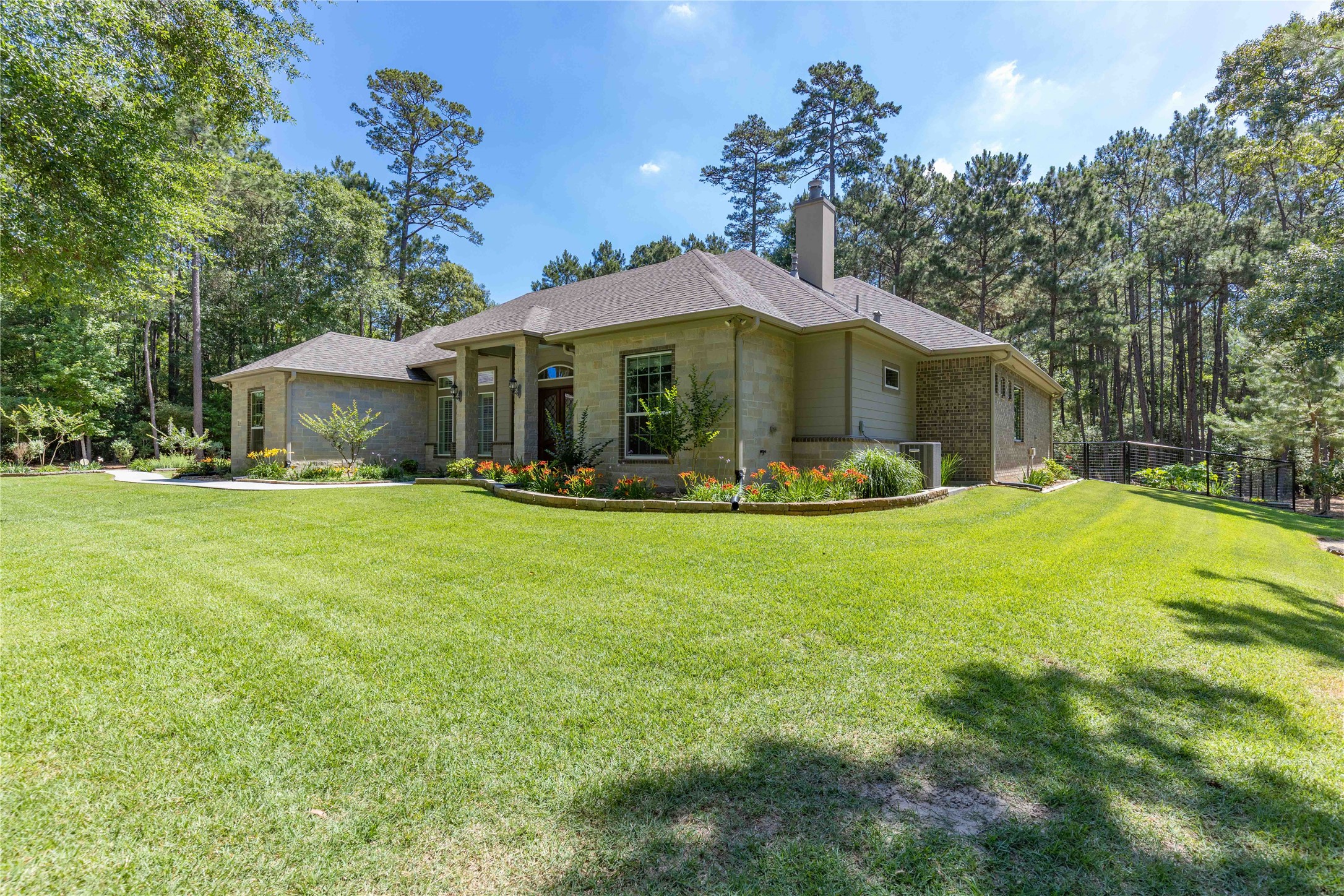 166 Rim Rock Road Huntsville, TX 77340 - Photo 4 of 50