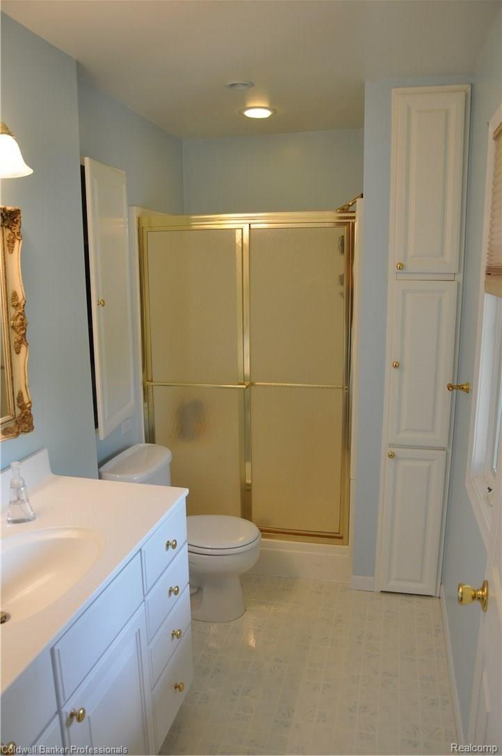 5112 North Georgetown Road Grand Blanc, MI 48439 - Photo 13 of 27 Master Suite Bathroom