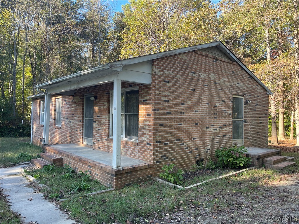 2288 Jennings Town Road Crewe, VA 23930 - Photo 2 of 12 a front view of a house with garden