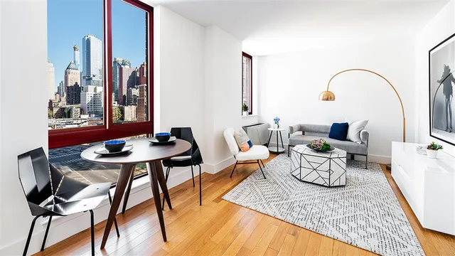 $3,919 | 444 West 35th Street, Unit 3A | Hudson Yards