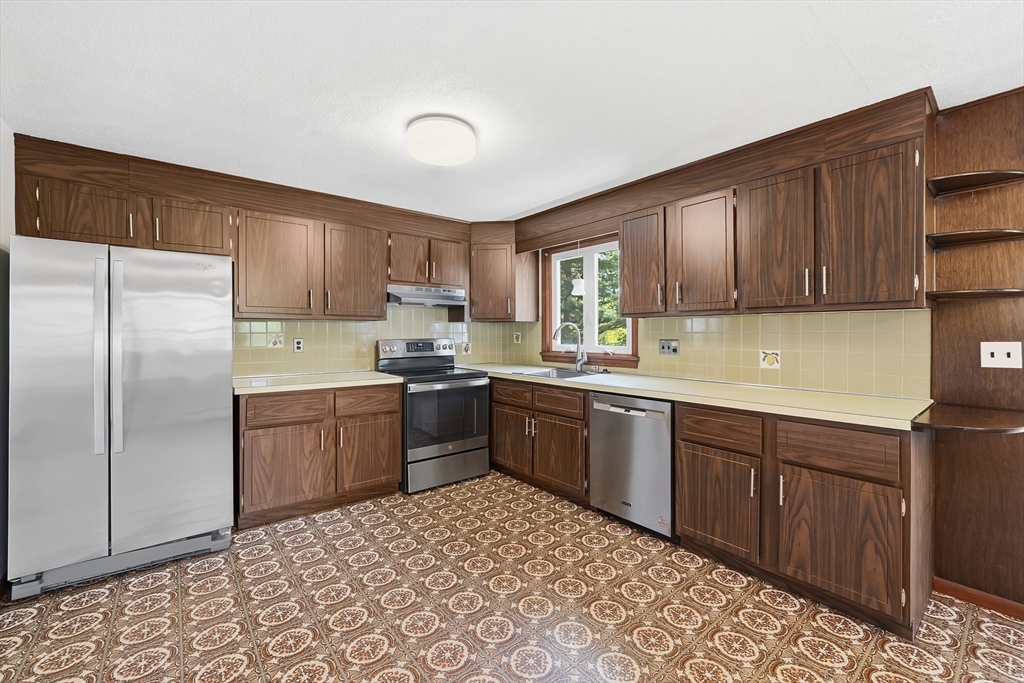 6 Belmont Road Burlington, MA 01803 - Photo 8 of 40