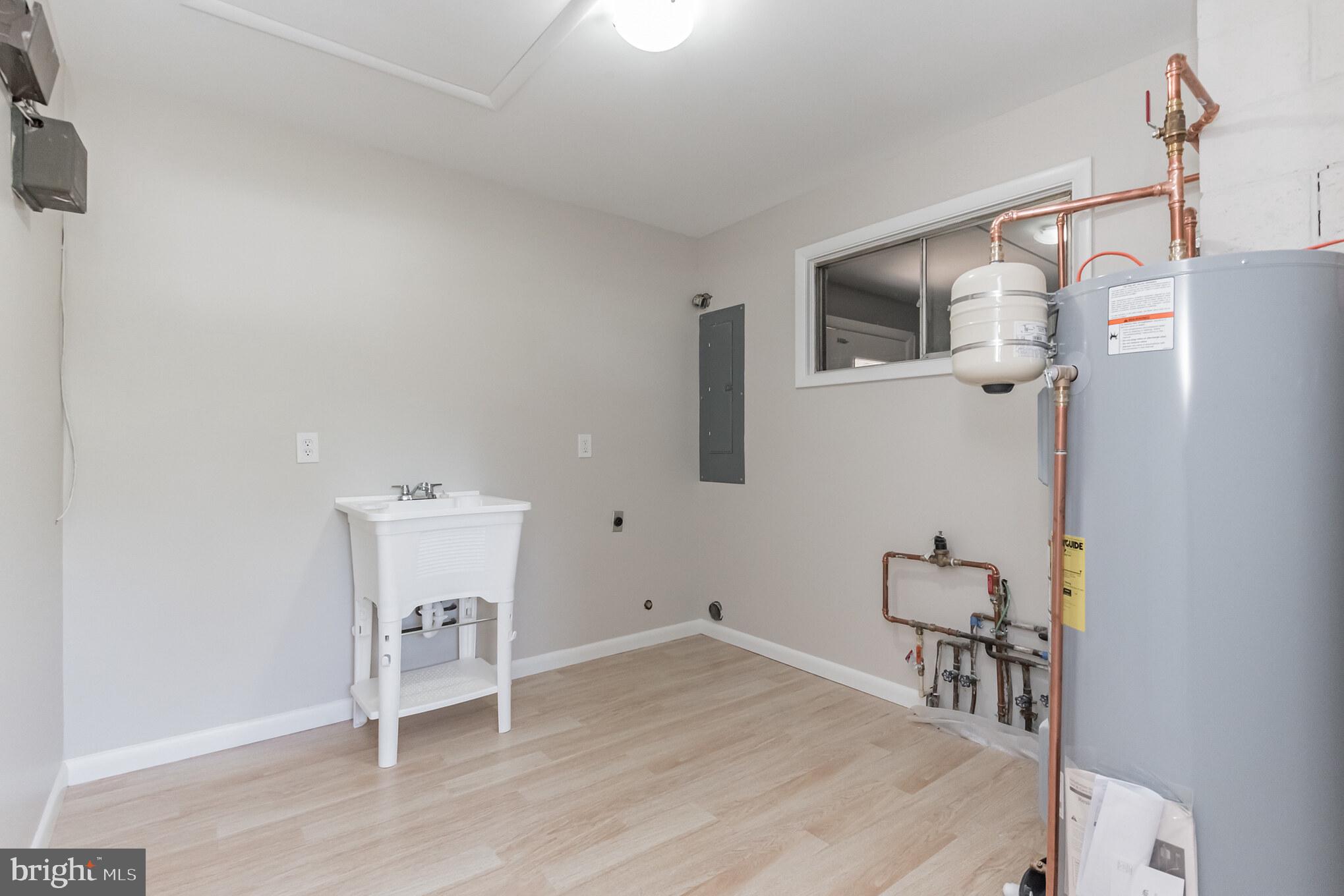 8211 Anita Road Baltimore, MD 21208 - Photo 19 of 31 Laundry room