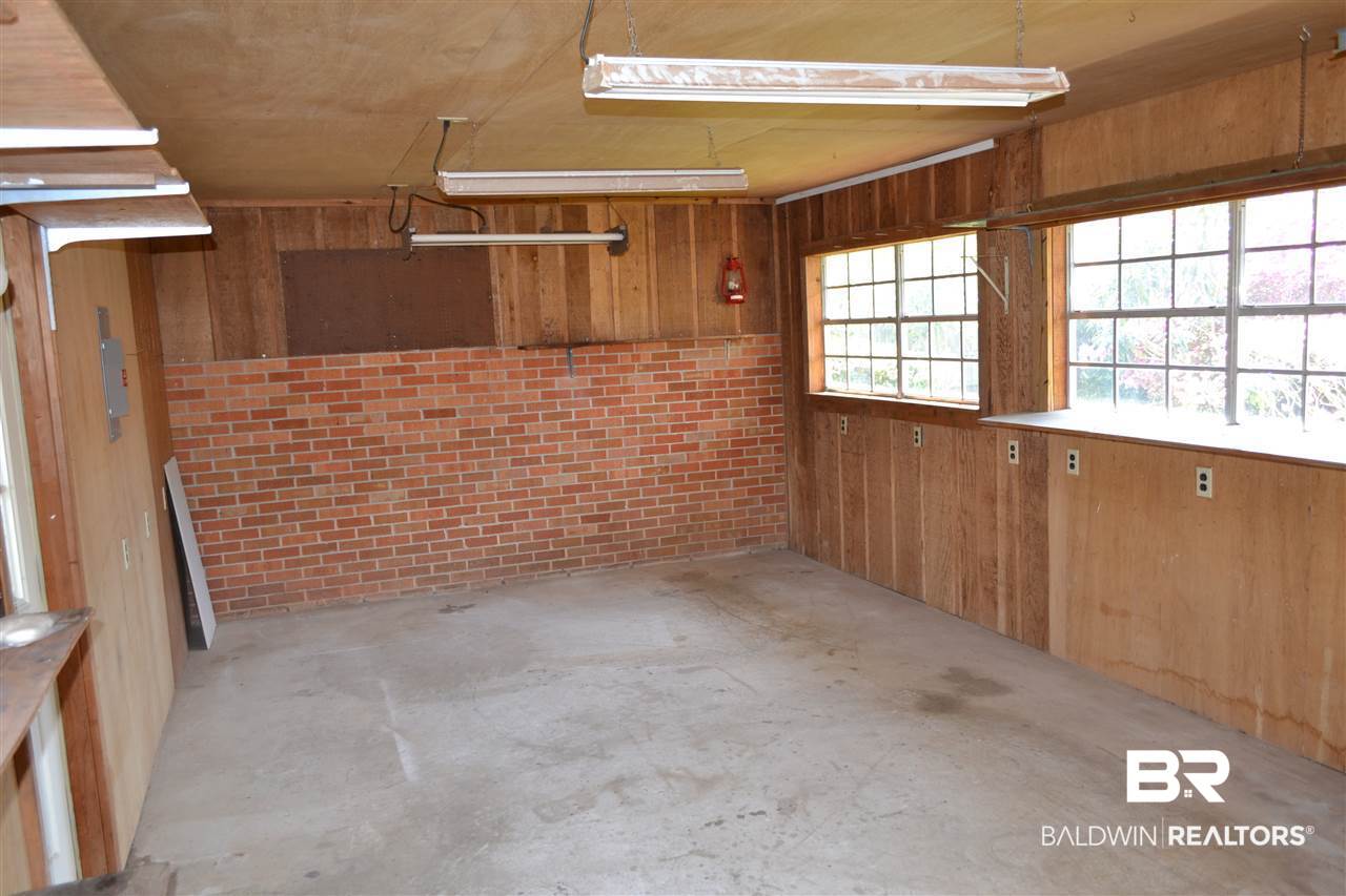 1525 North Alston Street Foley, AL 36535 - Photo 18 of 26 Workshop/Craft Room