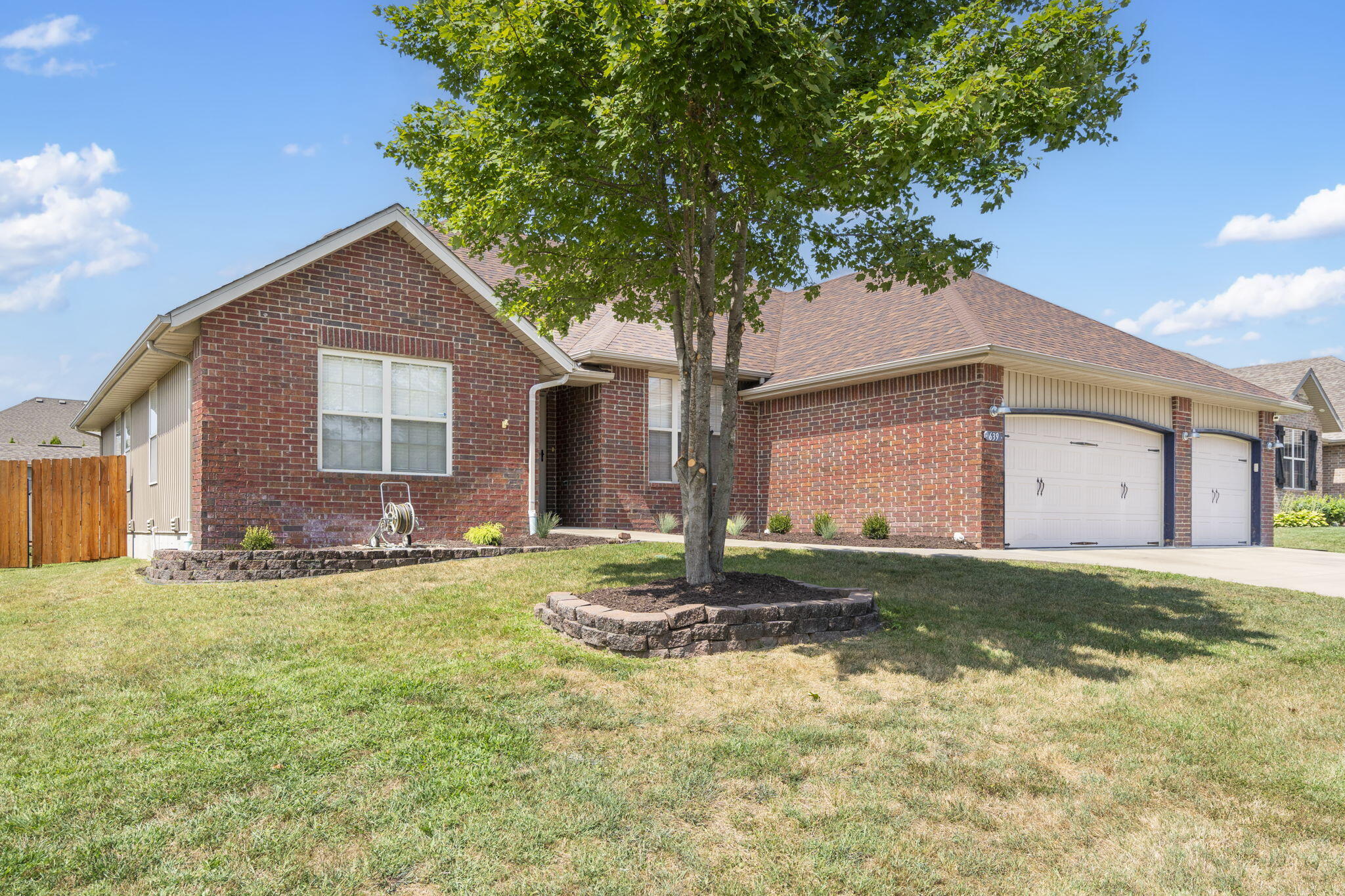 639 North Rockingham Avenue Nixa, MO 65714 - Photo 1 of 11 .