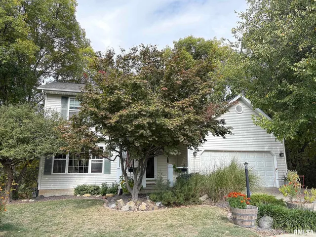 $299,900 | 5945 West Ridgecrest Drive, Peoria, IL 61615