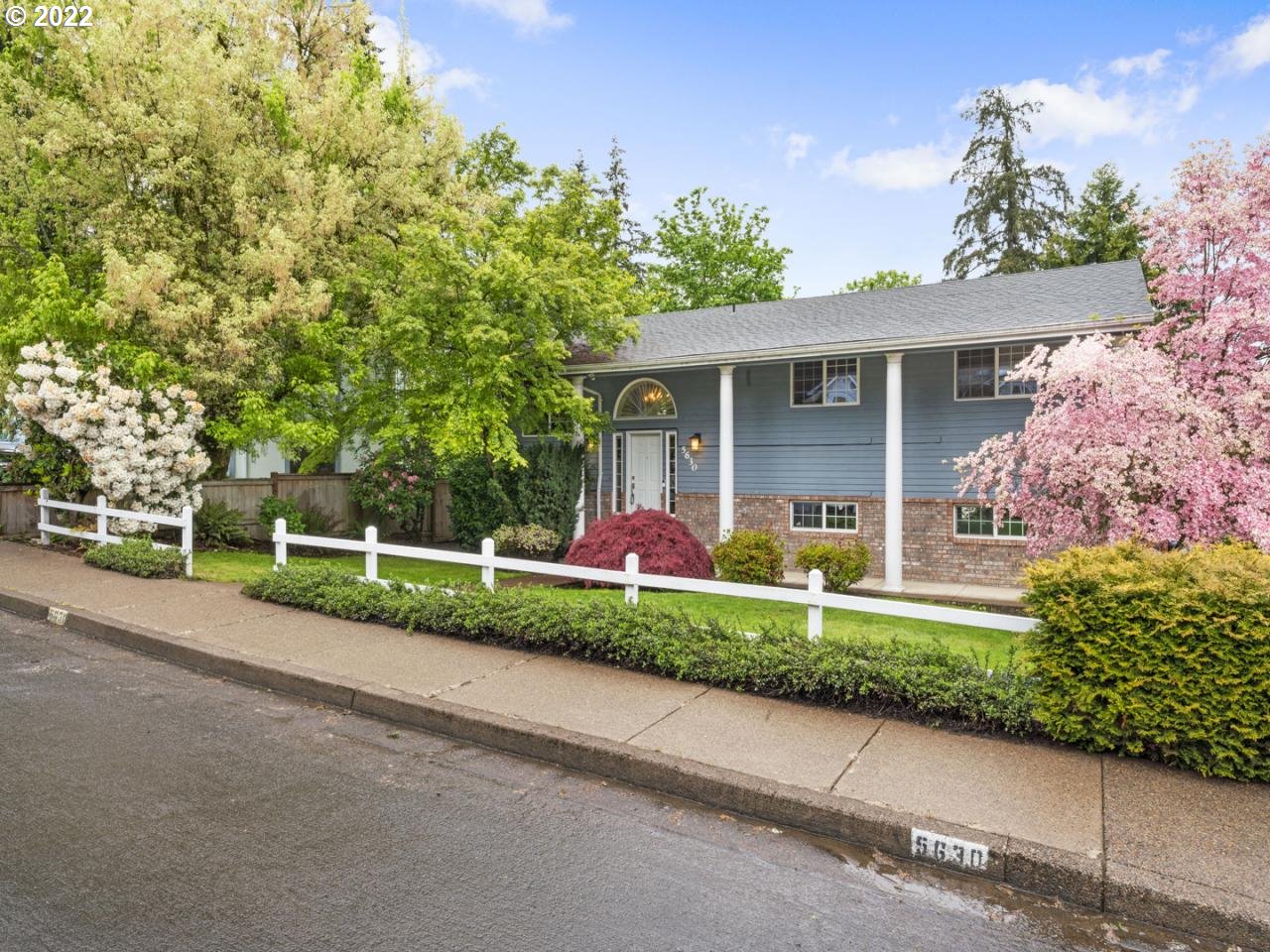 5630 Glacier Drive Springfield, OR 97478 - Photo 2 of 32 Gallery Image 2
